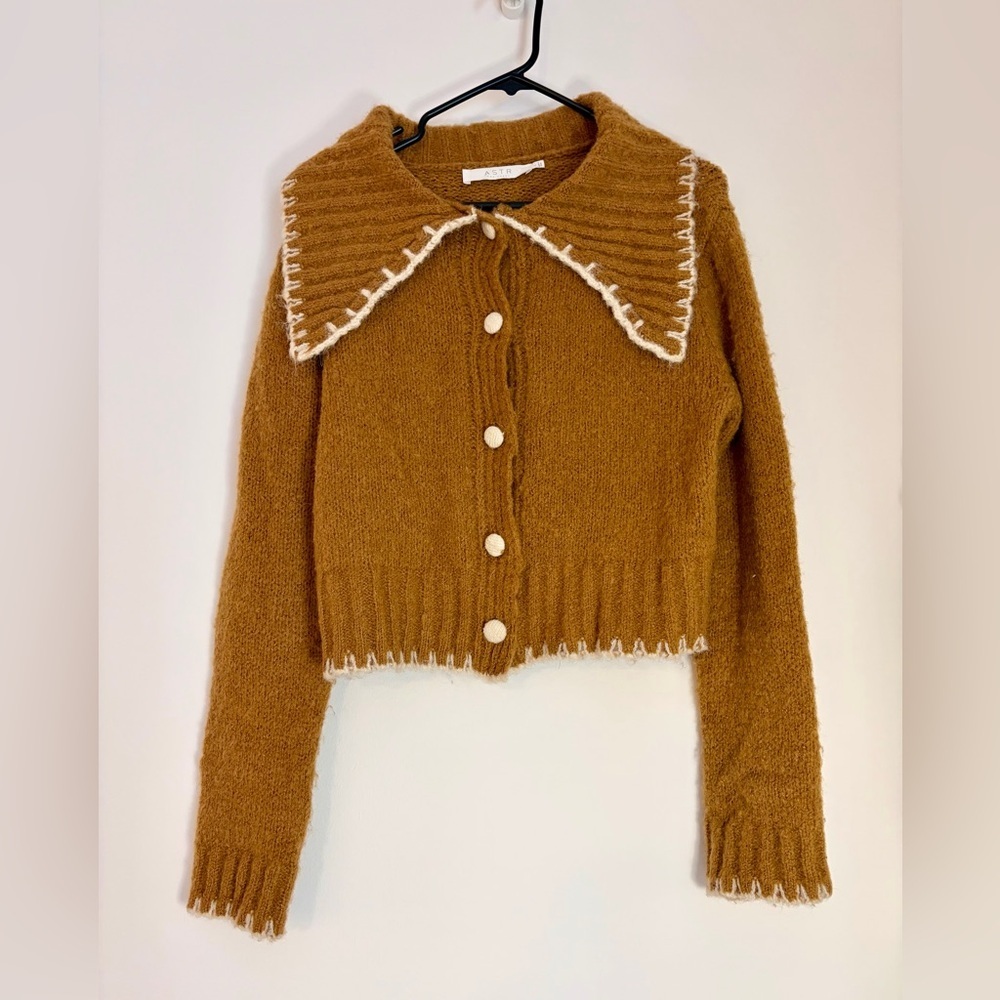 ASTR The Label Camel Teddy Knit Cropped Cardigan with Oversized Collar - Large